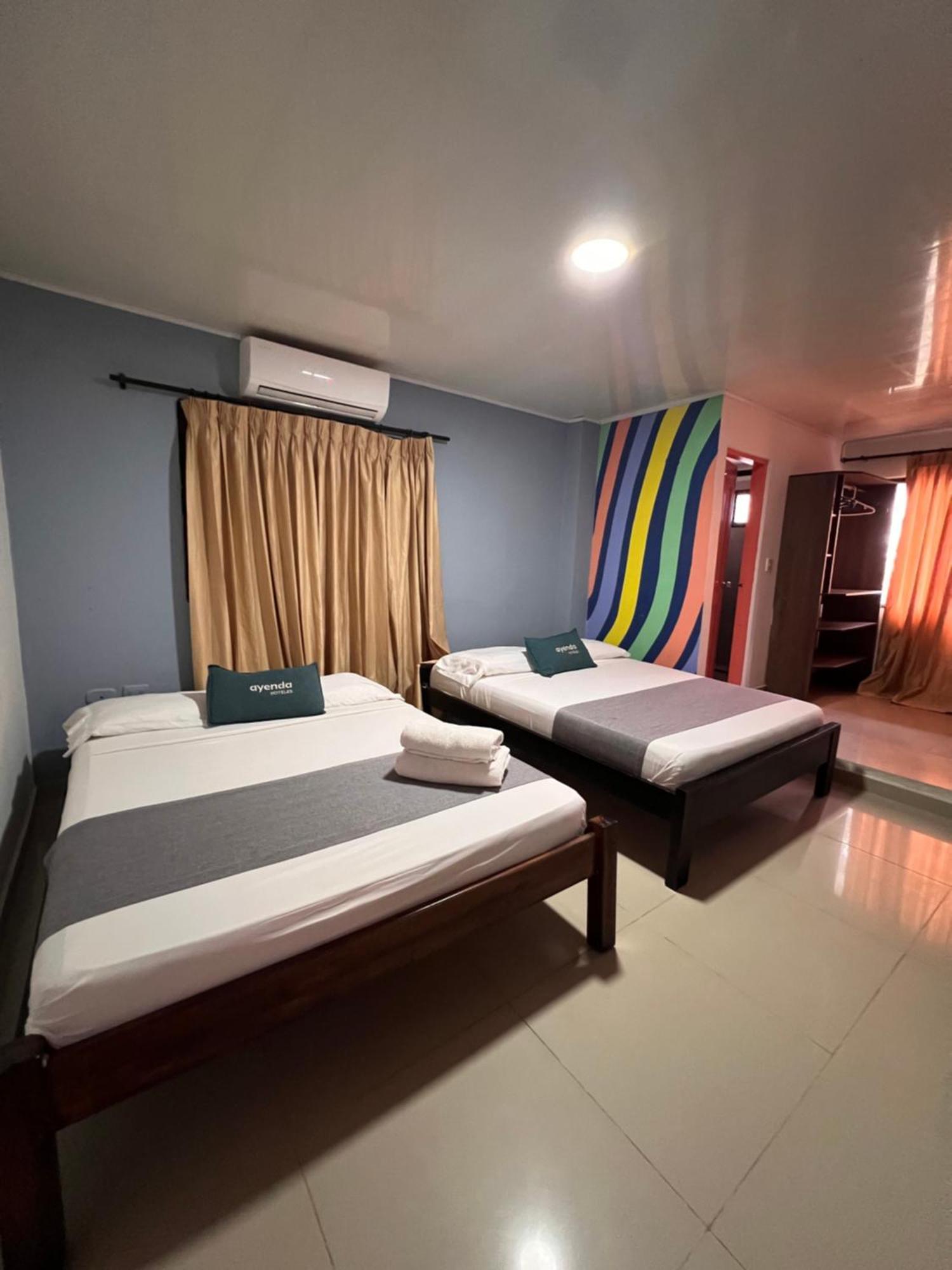Hotel ปูแอร์โตโคลอมเบีย ภายนอก รูปภาพ